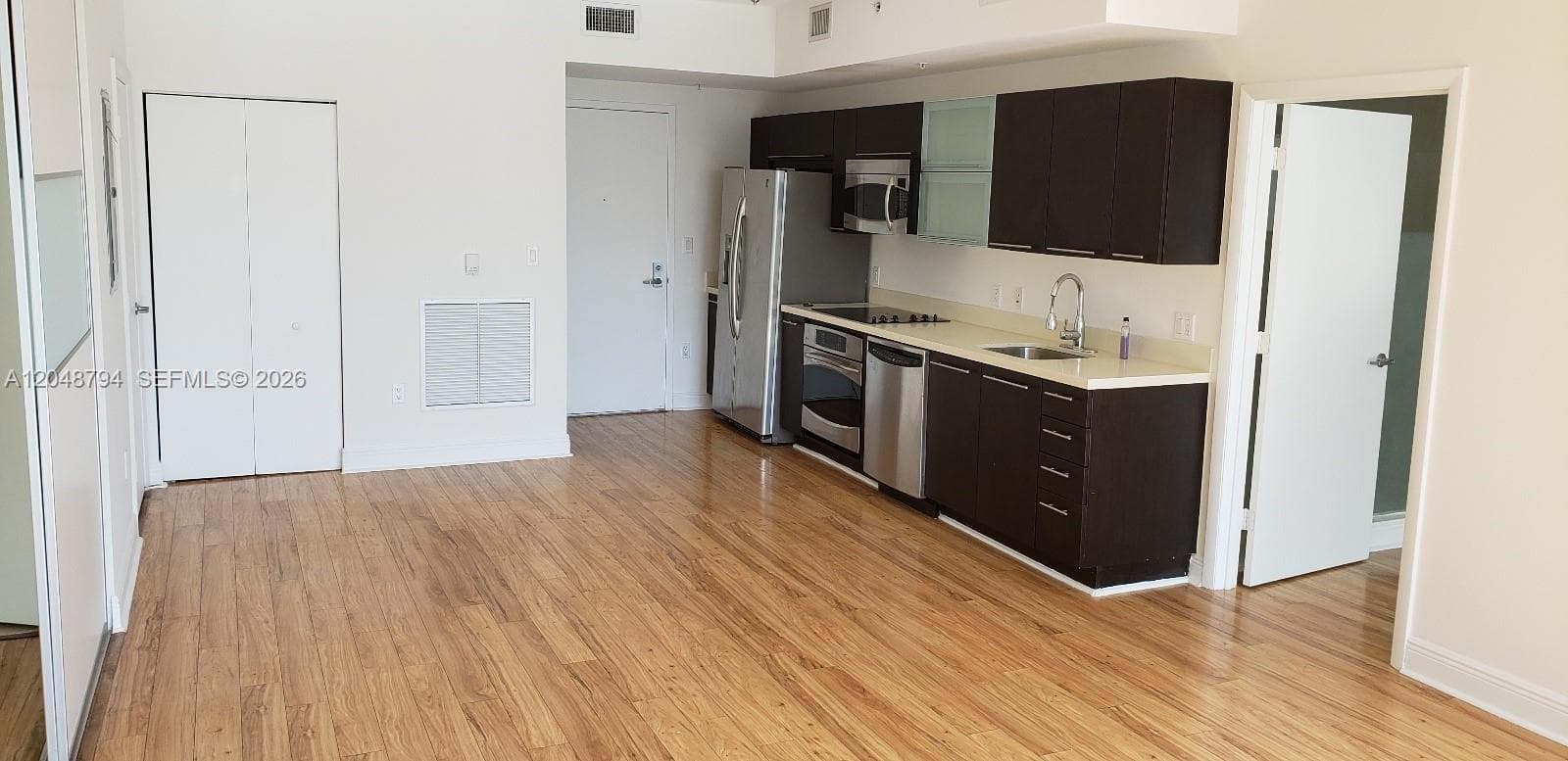 IVY at Riverfront Unit 3710 condo for rent at 90 SW 3rd St # 3710, Miami FL 33130