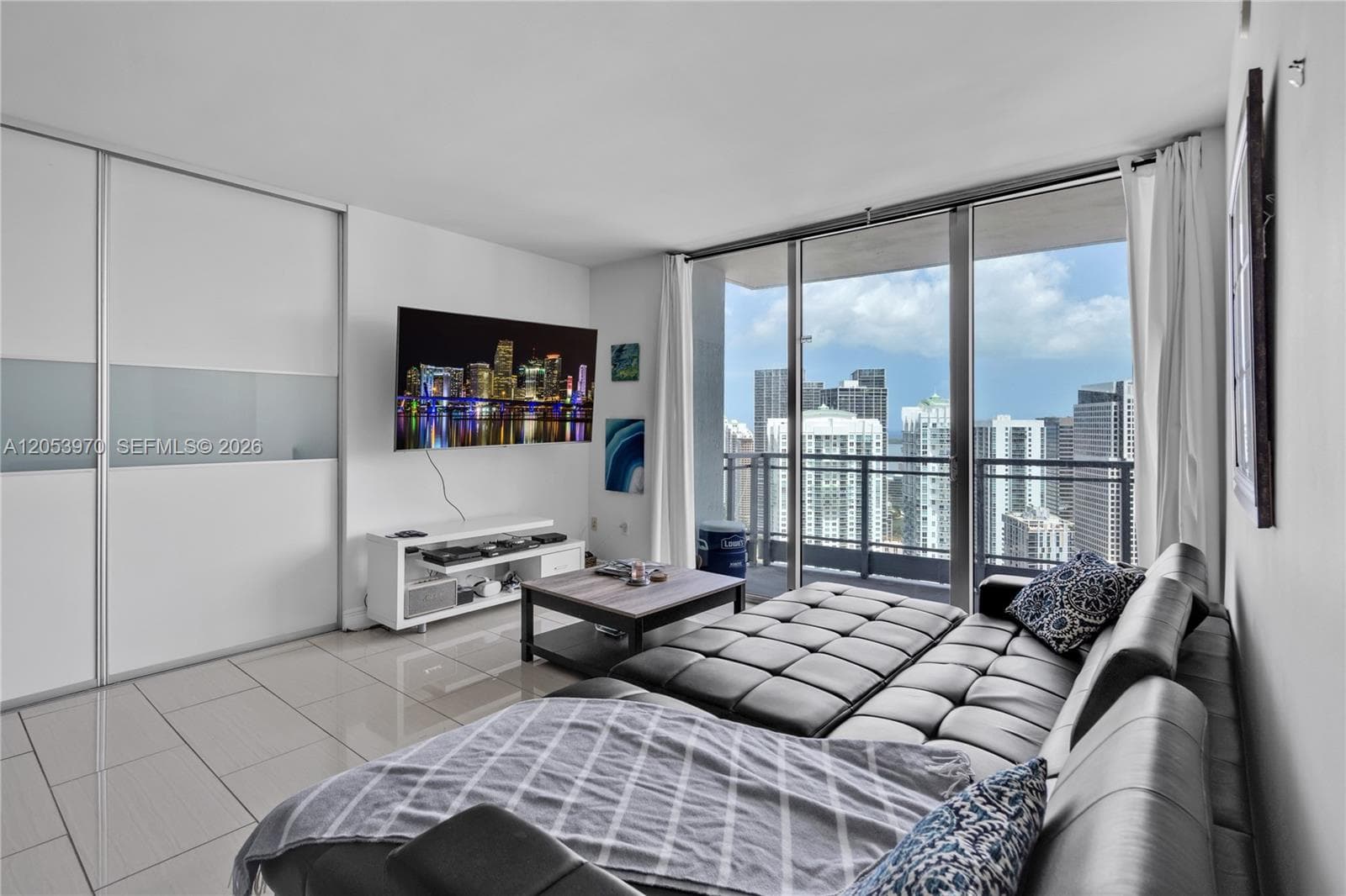 IVY at Riverfront Unit 4403 condo for rent at 90 SW 3rd St # 4403, Miami FL 33130