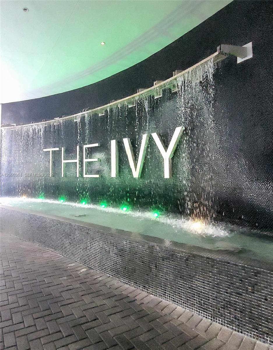 IVY at Riverfront Unit 3104 condo pending at 90 SW 3rd St # 3104, Miami FL 33130